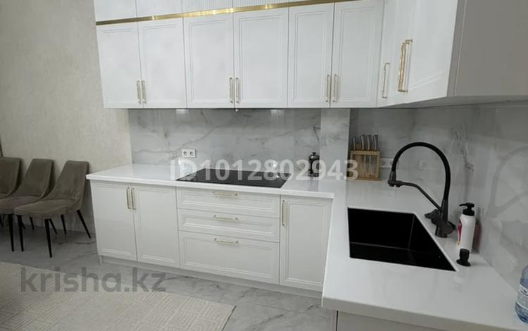 2-комнатная квартира · 80 м² · 3/9 этаж, Туран 14 за 450 000 ₸ в Астане, Нура р-н — фото 2