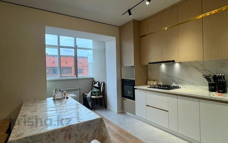3-комнатная квартира · 96.4 м² · 5/5 этаж, мкр. Алтын орда за 38 млн ₸ в Актобе — фото 8