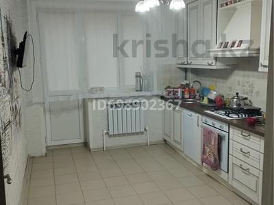 3-комнатная квартира · 90 м² · 1/5 этаж, Герольд Бельгер 74/2 за 45 млн 〒 в Уральске, мкр Школьник