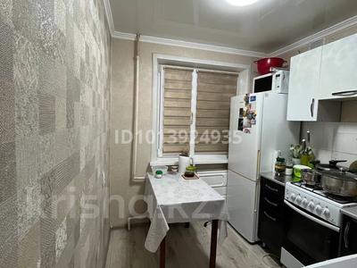 2-комнатная квартира · 48 м² · 1/5 этаж, Майкудук, 16й микрорайон 17 за 12 млн ₸ в Караганде, Алихана Бокейханова р-н