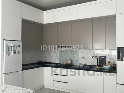 5-бөлмелі пәтер · 175 м², Қабық ш/а., А.Жаксыбаев 24а, бағасы: 35 млн ₸ в Атырау, мкр Ракуша