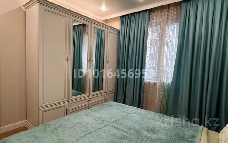 2-комнатная квартира · 67 м² · 8/12 этаж, мкр Дарабоз 81 за 280 000 ₸ в Алматы, Алатауский р-н — фото 2