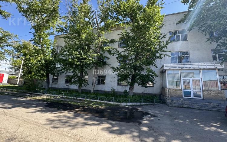 Офисы, салоны красоты, медцентры и аптеки, образование, развлечения · 1621 м² за 8 млн 〒 в Караганде, Казыбек би р-н — фото 2