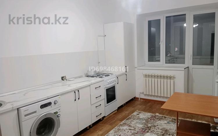 2-комнатная квартира · 90 м² · 8/9 этаж, Ул.Алии Молдагулова 56д за 120 000 〒 в Актобе — фото 2
