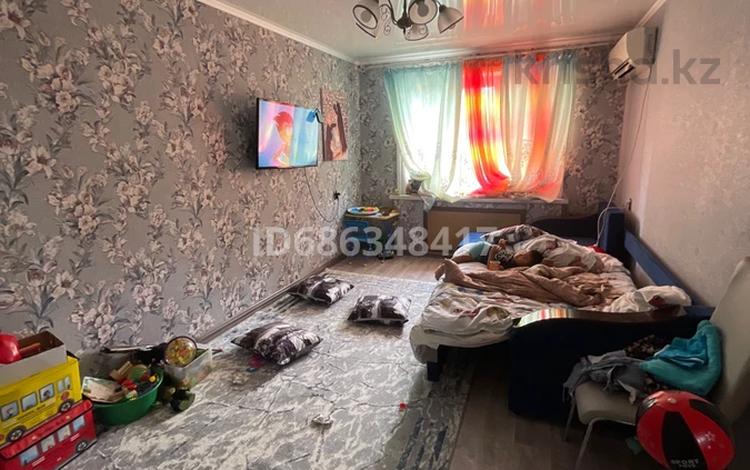 4-комнатная квартира, 87 м², 5/5 этаж, мкр Аксай-5 14 за 50 млн 〒 в Алматы, Ауэзовский р-н — фото 2