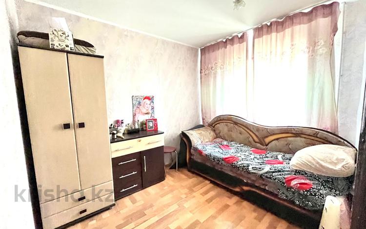 3-комнатная квартира, 56 м², 3/5 этаж, самал 9а за 15.5 млн 〒 в Талдыкоргане — фото 2