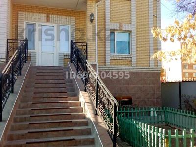 Жеке үй · 8 бөлме · 484 м² · 6 жүзд., ул. Сейфулина — Возле Американского городка, бағасы: 170 млн ₸ в Атырау