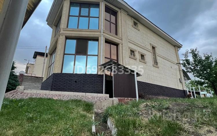 Отдельный дом · 5 комнат · 250 м² · 10 сот., Самал 10 за 75 млн ₸ в Жандосов — фото 36