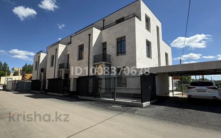Үйдің бір бөлігі · 4 бөлме · 264 м² · 1 жүзд., Есенберлина 105, бағасы: 80 млн ₸ в Кокшетау — фото 17