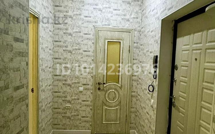 2-бөлмелі пәтер · 52 м² · 8/12 қабат, 16-ш/а. 56 — Срочно продам 2 комнатную квартиру 52м2. 16-56, 8 этаж ЖК Жасмин. ВДОЛЬ ДОРОГИ! Внизу дома частный садик, рядом супермаркет Дана, комфортная школа рядом ТРК АКТАУ. Остается полностью мебель и техника, вам приехать только с зубной щеткой и все ... очень уютная квартира, в ремонт вложила всю душу! Удобный заезд во двор, светлые и просторные комнаты. Идеально подходит для молодых семей. Торг имеется., бағасы: ~ 20 млн ₸ в Актау, 16-й мкр  — фото 2