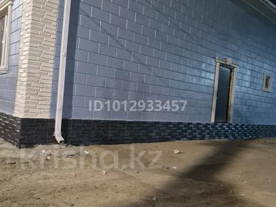 Отдельный дом · 8 комнат · 450 м² · 12 сот., мкр Оркен, 41 5 — 35 школа имени Хамит Ергалиева. за 30 млн ₸ в Атырау