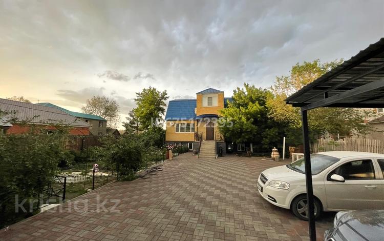 Отдельный дом • 7 комнат • 300 м² • 4 сот., Жиенбаева 99 за 50 млн 〒 в Актобе — фото 2