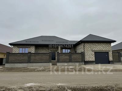 Отдельный дом · 5 комнат · 223 м² · 10 сот., мкр Оркен, 27 14 — Оркен 27 улица 14 дом. за 65 млн 〒 в Атырау