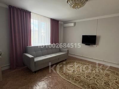 Отдельный дом · 3 комнаты · 100 м² · 6.3 сот., 12 мкр 15/1 — Магазин Алина за 25 млн 〒 в Аксае