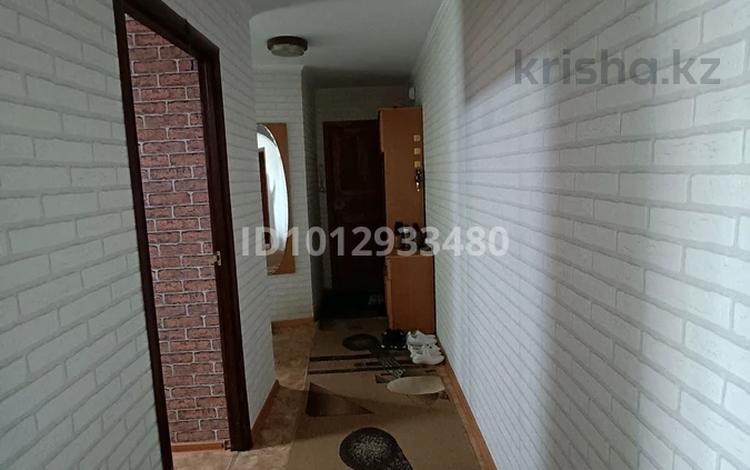 3-комнатная квартира · 60.3 м² · 4/5 этаж, Челюскинцев — Район 9й школы, Госстандарта. за 25 млн ₸ в Семее — фото 2