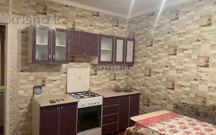 1-комнатная квартира · 36 м² · 5/5 этаж, Рысбек батыр 9 — Рядом есть школа 53 , садик есть , больница , Умид кафе , корзинка , ровд , фиркан хорошая места бывши общежития за 6.5 млн ₸ в Таразе — фото 2