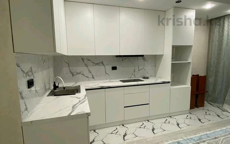 2-комнатная квартира, 70 м², 2/9 этаж помесячно, мкр Думан-2, Аймауытова 15 за 250 000 〒 в Алматы, Медеуский р-н — фото 2