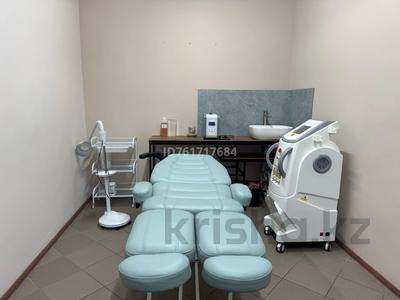 Салоны красоты, кабинеты и рабочие места · 15 м² за 100 000 ₸ в Усть-Каменогорске, Ульбинский