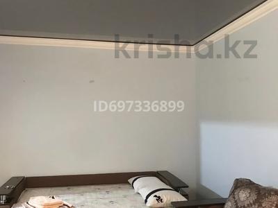 2-бөлмелі пәтер, 74 м², 4/5 қабат тәулік бойы, мкр. Алтын орда, Тауелсиздик 4 — проспект Тауелсиздик, бағасы: 10 000 〒 в Актобе, мкр. Алтын орда