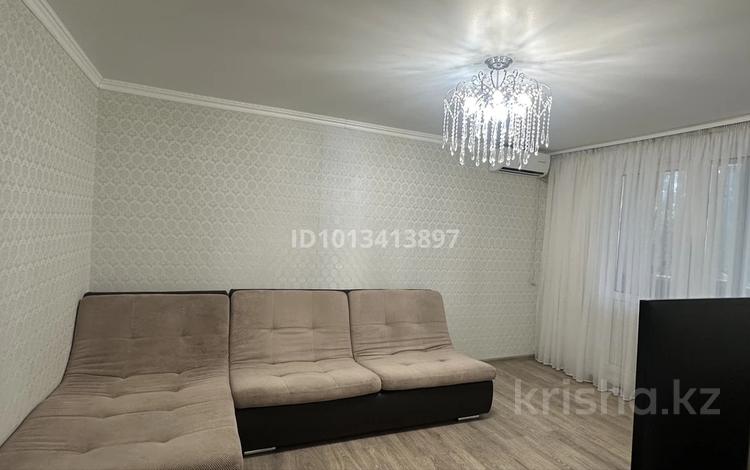 2-комнатная квартира · 49 м² · 3/5 этаж, 10мкрн — 6 школа за 160 000 ₸ в Аксае — фото 2