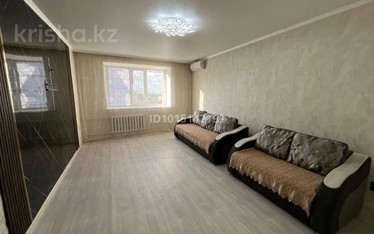 2-комнатная квартира · 67 м² · 5/5 этаж, Юность 3 за 200 000 ₸ в Семее — фото 2