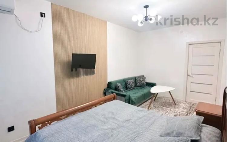 1-комнатная квартира · 45 м² · 10/12 этаж, Жумалиева за 300 000 ₸ в Алматы, Алмалинский р-н — фото 2