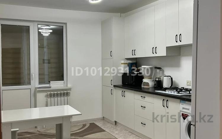 3-комнатная квартира · 86 м² · 5/6 этаж, Рускулова Петрова 7 за 250 000 ₸ в Алматы, Алатауский р-н — фото 2