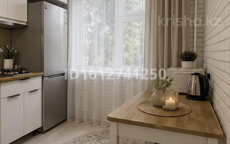2-комнатная квартира · 50 м² · 3/5 этаж, мкр Самал за 15 000 ₸ в Таразе — фото 2