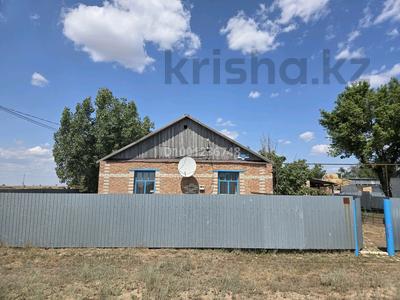 Продажа домов и дачи в Западно-Казахстанской обл.: Отдельный дом · 4 комнаты · 100 м² · 10 сот., Кентубек за 8 млн 〒 Отдельный дом · 4 комнаты · 100 м² · 10 сот., Кентубек за 8 млн 〒 в Аксае