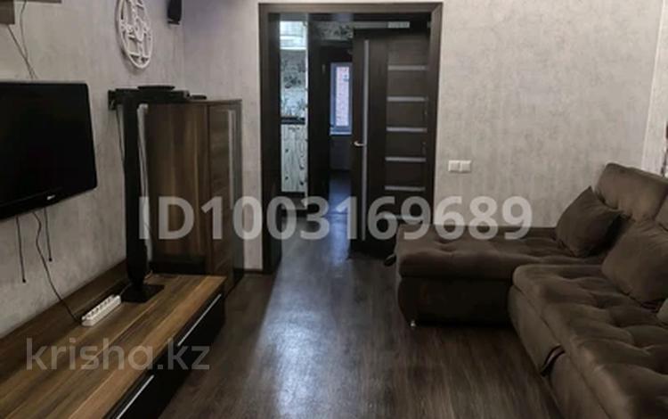 3-комнатная квартира · 56 м² · 3/5 этаж, мкр Михайловка , Мкр Михайловка Доватора 3 — Район стекляшки за 150 000 〒 в Караганде, Казыбек би р-н — фото 2