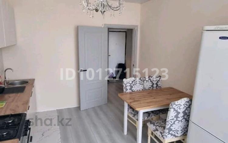 2-бөлмелі пәтер · 70 м² · 4/5 қабат, мкр. Алтын орда, Микрорайон Батыс-2 49Л, бағасы: 150 000 ₸ в Актобе — фото 2