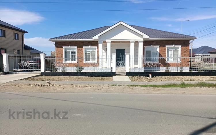 Жеке үй · 5 бөлме · 235 м² · 9 жүзд., Самал-2 ш/а., Абиш Кекилбаев 107 — Рядом Самал Таун, бағасы: 50 млн ₸ в Атырау, мкр Самал-2 — фото 2