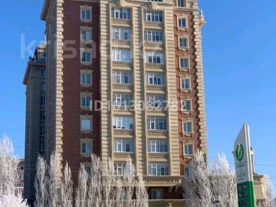3-комнатная квартира · 136 м² · 7/10 этаж, Алии Молдагуловой 44 за 56 млн ₸ в Актобе