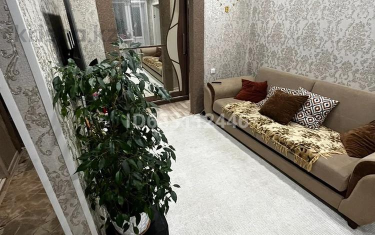 3-комнатная квартира, 42 м², Утепбаева 4 за 19 млн 〒 в Семее — фото 2