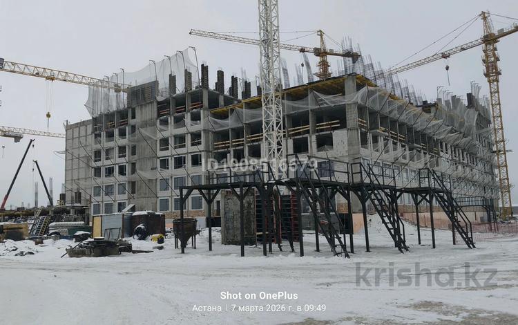 1-комнатная квартира · 33 м² · 6/9 этаж, мкр Уркер, Е 908 23 — проспект Улы Дала и улицы Чингиза Айтматова за 18.2 млн 〒 в Астане, Нура р-н — фото 12