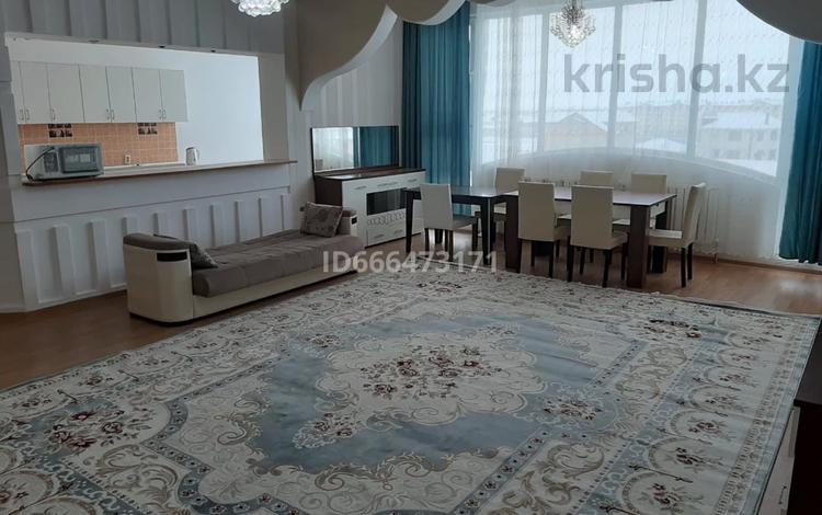 3-комнатная квартира, 128 м², 4/6 этаж помесячно, Сатбаев 39 за 200 000 〒 в Атырау — фото 2