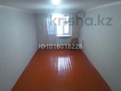 2-комнатная квартира · 43 м² · 4/4 этаж, мкр Акбулак, Просрнкт Джамбула 18/4 кв 45 — Пед институт, Тигу , Эврика, Версаль за 13 млн 〒 в Таразе