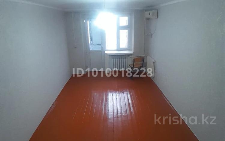 2-комнатная квартира · 43 м² · 4/4 этаж, мкр Акбулак, Просрнкт Джамбула 18/4 кв 45 — Пед институт, Тигу , Эврика, Версаль за 13 млн 〒 в Таразе — фото 2