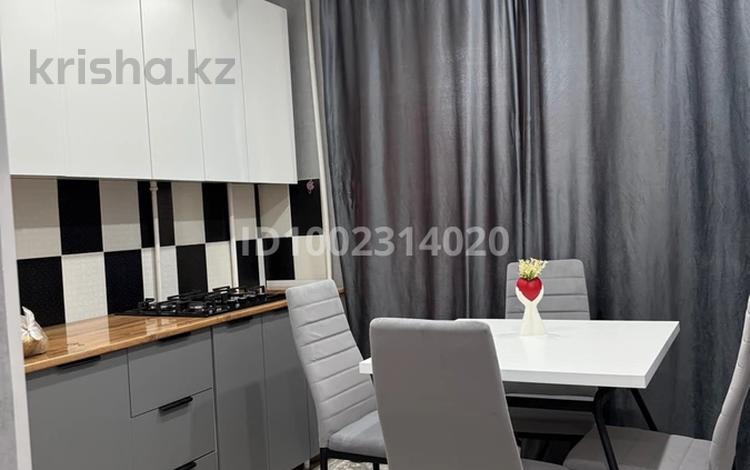 1-комнатная квартира · 36 м² · 4/5 этаж, мкр 12 15 — Актобе Ажары за 10.8 млн 〒 — фото 2