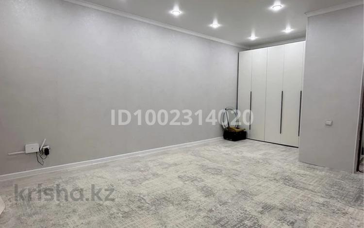 1-комнатная квартира · 36 м² · 4/5 этаж, мкр 12 15 — Актобе Ажары за 9.8 млн ₸ — фото 3