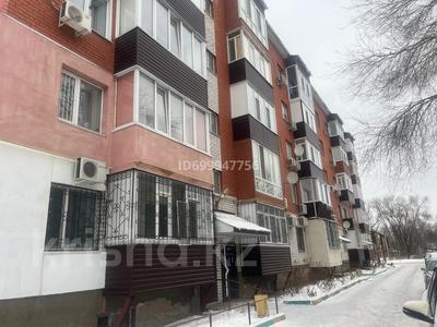 3-бөлмелі пәтер · 82 м² · 2/5 қабат, Мкр. Северо-Восток-2 40/1, бағасы: 40 млн ₸ в Уральске