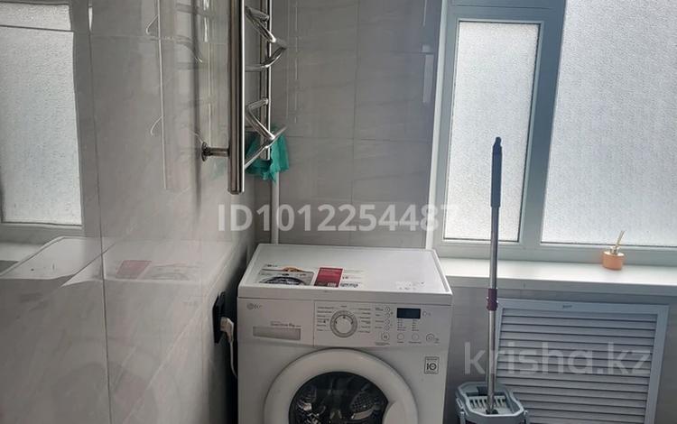 2-комнатная квартира · 60 м² · 2/5 этаж, 4мик 27а за 250 000 〒 в Конаеве — фото 2