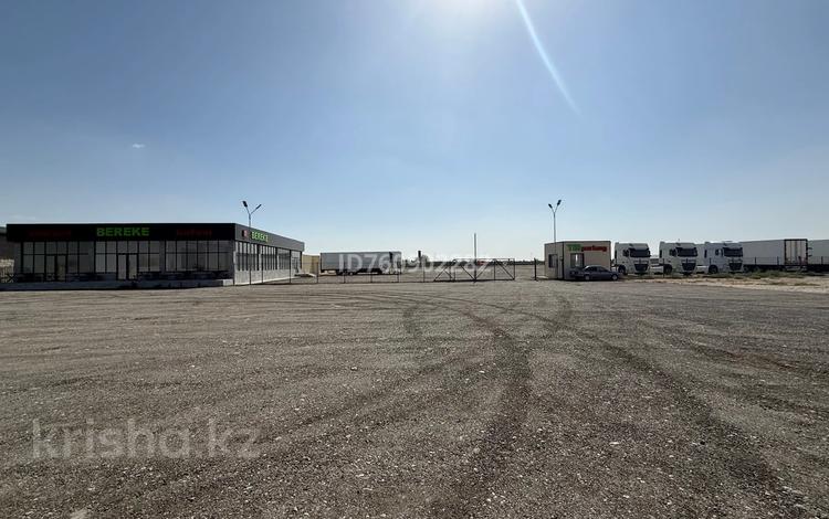Паркинг · 3000 м² · Темирлановское шоссе — Заправка Роял Петрол на выезде из города в сторону Туркестана за 15 000 〒 в Шымкенте — фото 2
