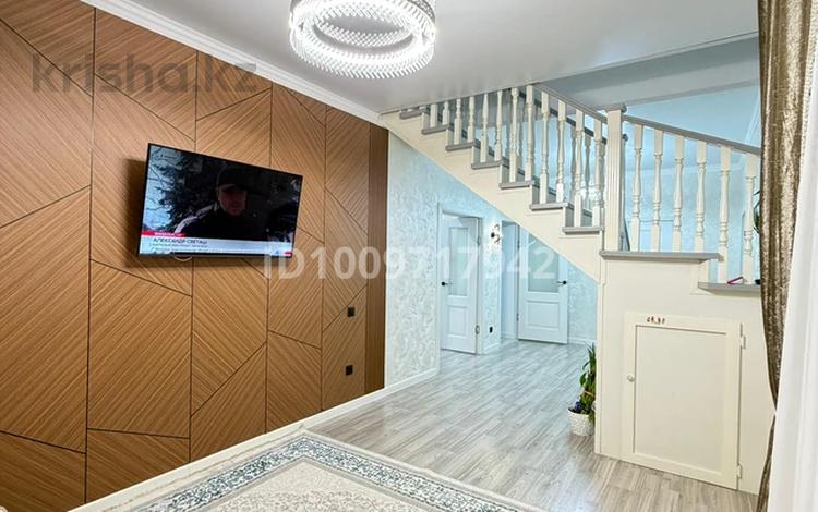 Отдельный дом · 4 комнаты · 180 м² · 10 сот., мкр Береке, Аксарай за 37 млн 〒 в Атырау — фото 2
