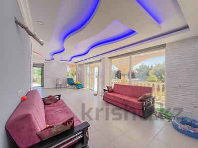Отдельный дом · 6 комнат · 450 м² · 1100 сот., İncekum Mahallesi Habibler Sokak 126 за 251 млн ₸ в Аланье