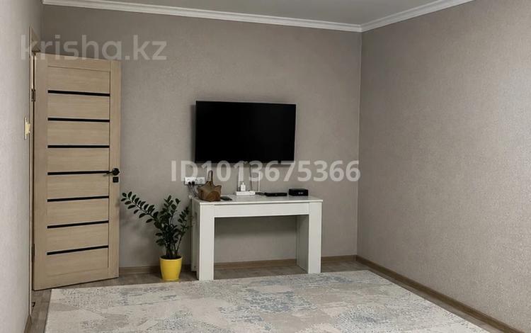 3-комнатная квартира · 60 м² · 1/5 этаж, мкр 5, Тургенев 68 — Находится возле Qazguu school за 17 млн ₸ в Актобе — фото 2