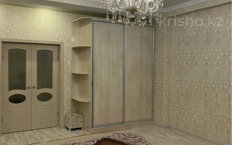 2-бөлмелі пәтер · 90 м² · 2/11 қабат · ай сайын, 17-й мкр 18, бағасы: 200 000 〒 в Актау, 17-й мкр — фото 2