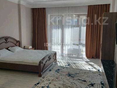 1-комнатная квартира, 48 м², 1/2 этаж посуточно, Батырбекова за 17 000 〒 в Туркестане