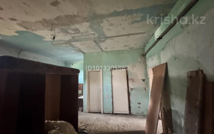 2-бөлмелі пәтер · 57 м² · 1/3 қабат, Переулок Калининский 13 — Магазин «Пчеловод», бағасы: 3 млн ₸ в Алтае — фото 2