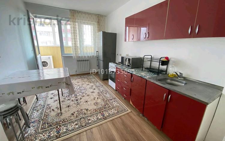 2-бөлмелі пәтер · 70 м² · 11/17 қабат, Жандосова 140, бағасы: 300 000 ₸ в Алматы, Ауэзовский р-н — фото 2